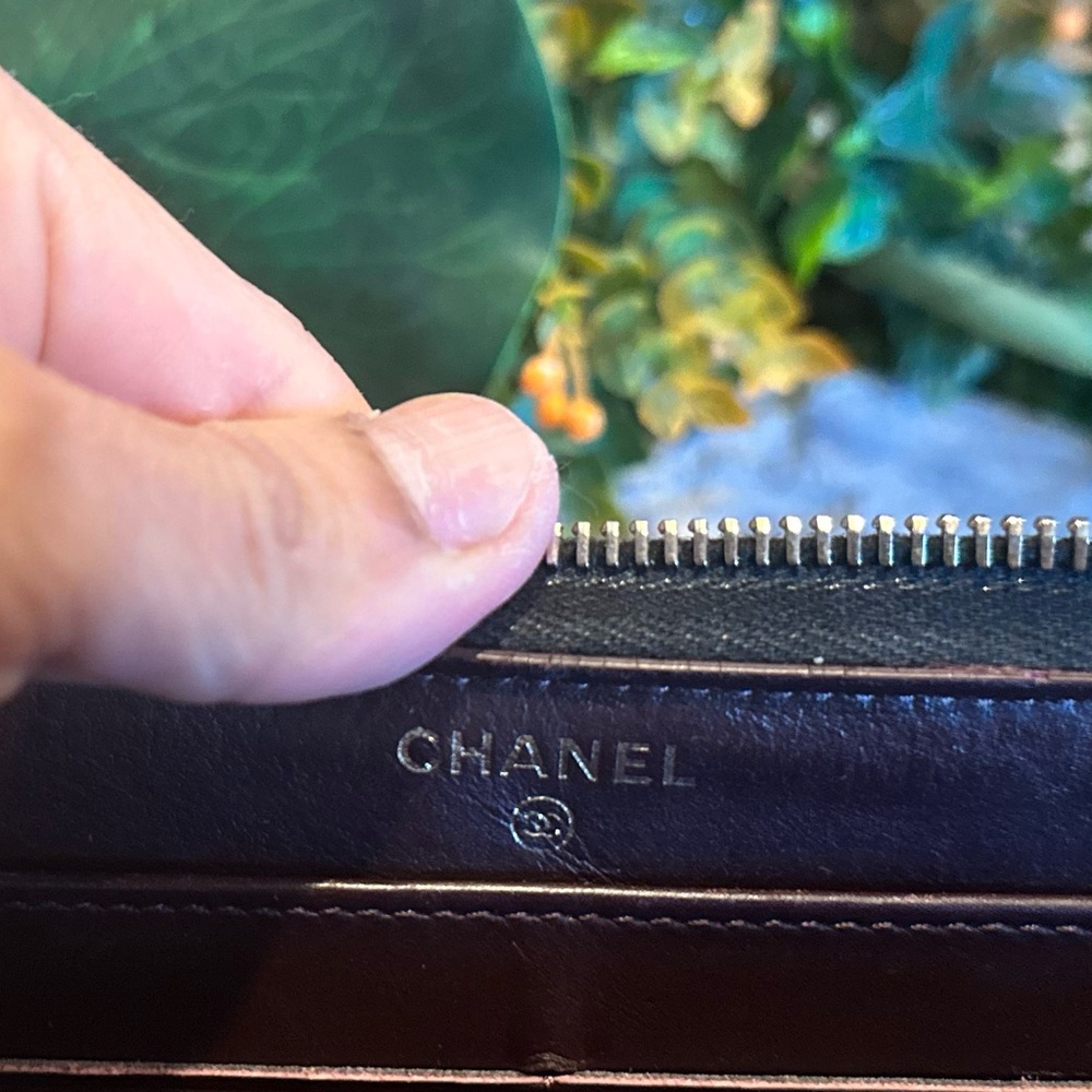 Chanel zip around wallet - Picture 12 of 16